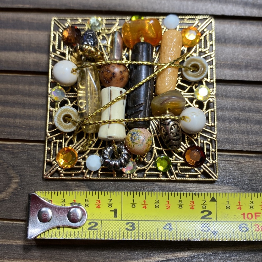 Vintage gold-tone collage brooch featuring various beads and gemstones - Picture 4 of 8